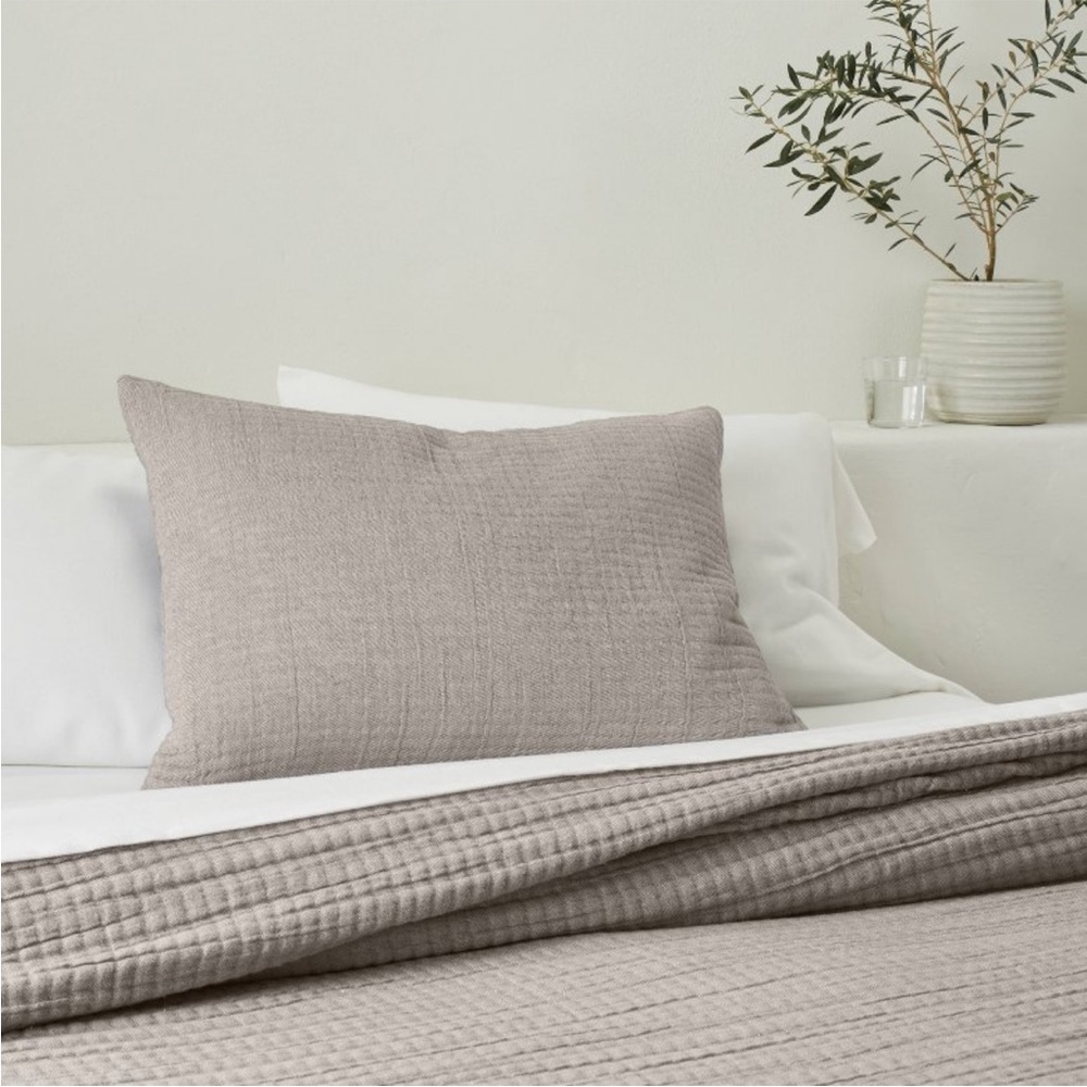 Standard Reversible Textured Cotton
Chambray Coverlet Sham - Casaluna